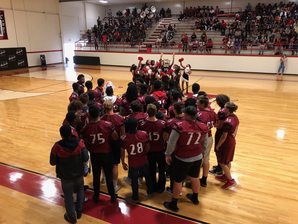 Cheerleaders challenge the Cats | Hope High School