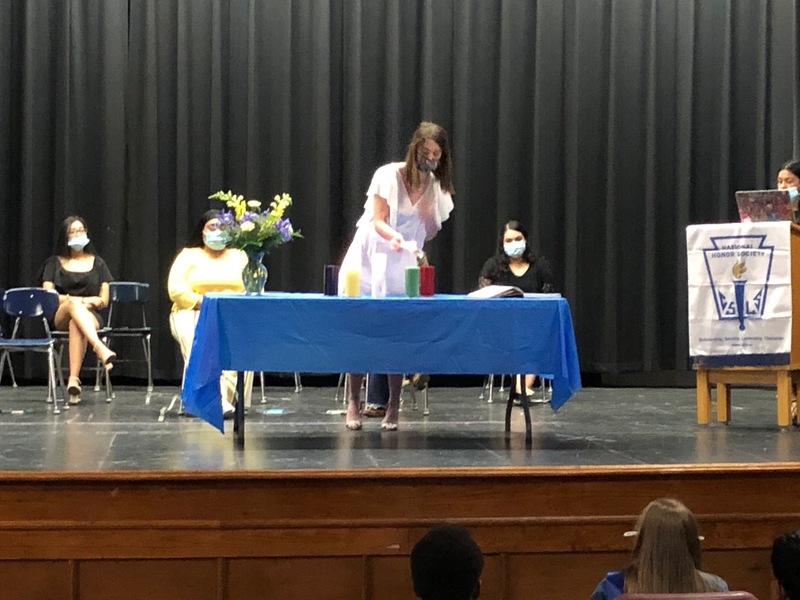 NHS inducts new members | Hope High School